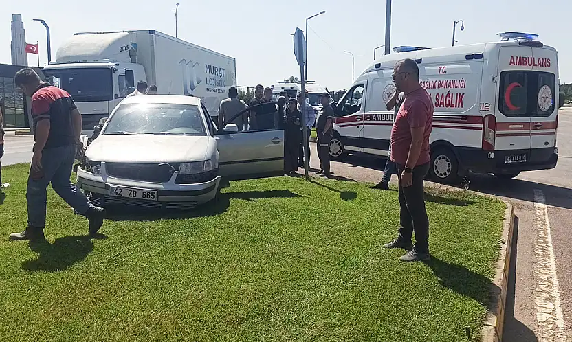 Konya'da feci kaza! Otomobil ile kamyon çarpıştı