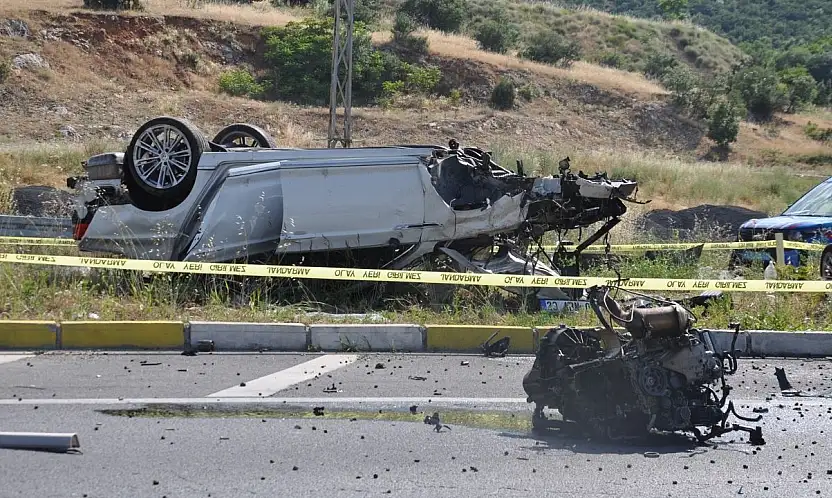 Konya'da feci kazada aracın motoru yola fırladı