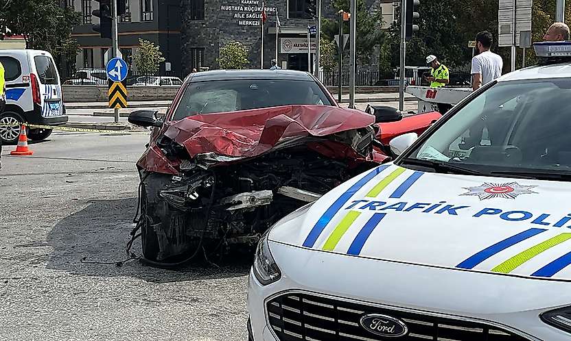Konya'da feci kazada yaralı sürücü hayatını kaybetti