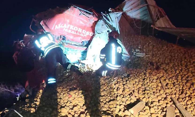 Konya'da gece yarısı feci çarpışma: 1 ölü, 1 yaralı