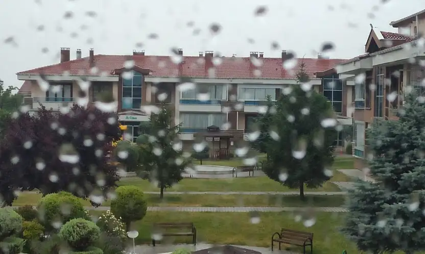 Konya'da gök gürültülü sağanak etkili oluyor
