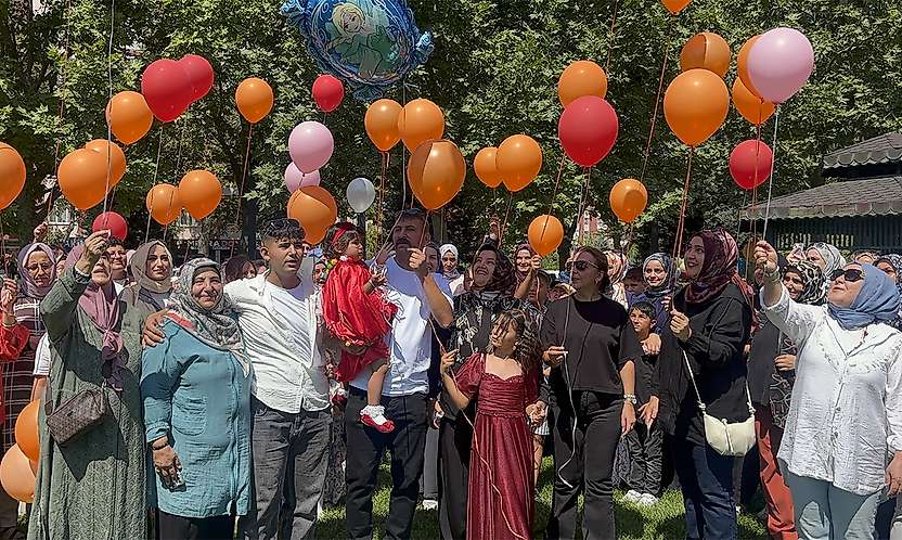 Konya'da gökyüzü, kanseri yenen minik Sena'nın balonlarıyla doldu