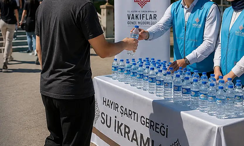 Konya'da 'hayır şartı' kapsamında YKS adaylarına su dağıtıldı
