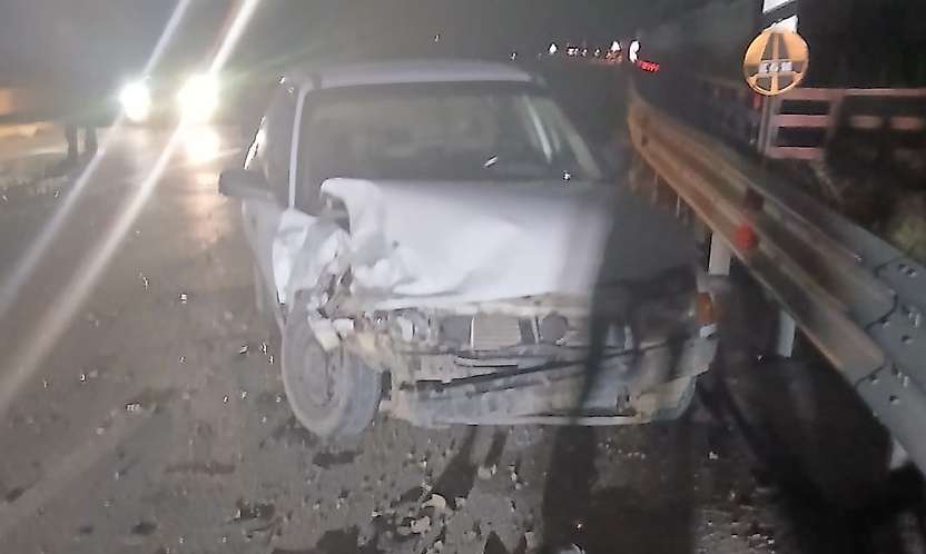 Konya'da iki araç köprüde çarpıştı! 3 yaralı