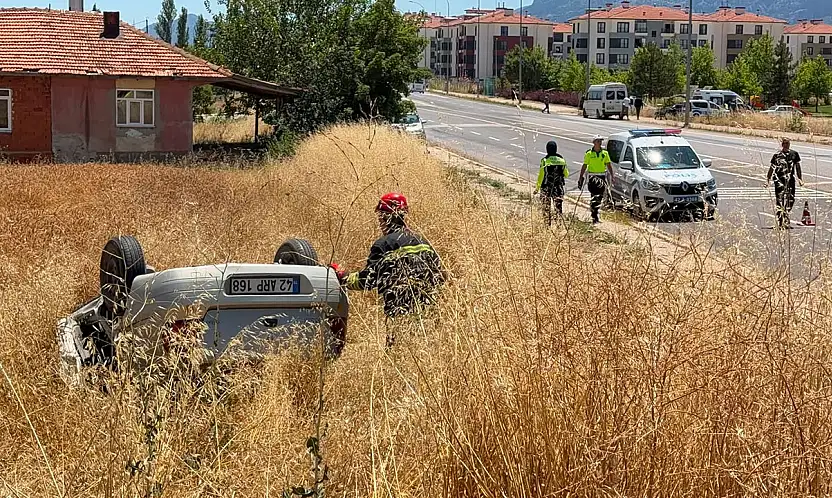 Konya'da iki otomobil kafa kafaya çarpıştı
