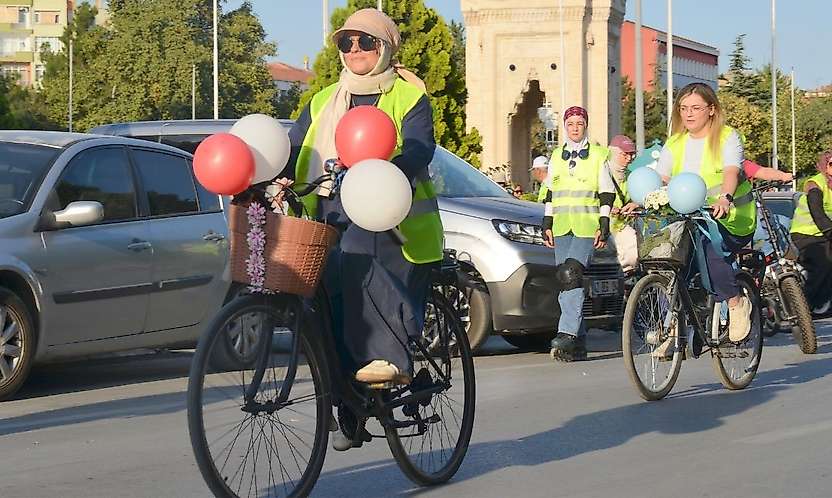 Konya'da kadınlar dikkat için pedal çevirdi