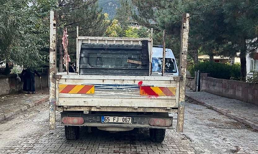 Konya'da kamyonet iki yayaya çarptı: Sürücü gözaltında