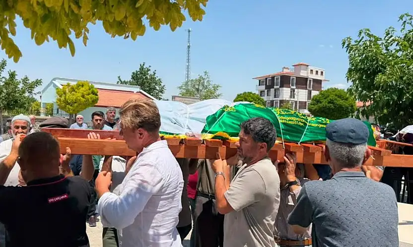 Konya'da katledilen anne ve kız son yolculuğuna uğurlandı