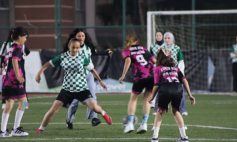 Konya'da 'Kız Çocukları Günü' için kadın futbol maçı düzenlendi