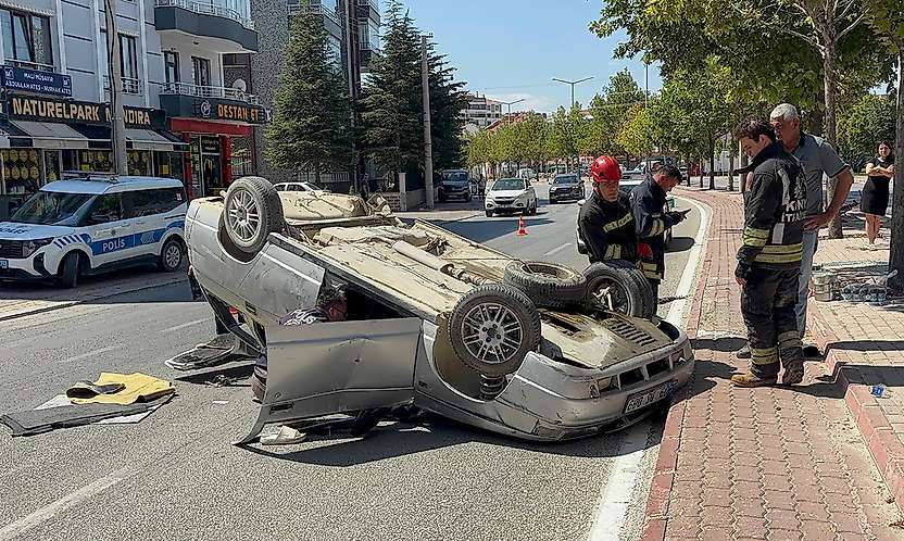 Konya'da kontrolden çıkan araç takla attı!