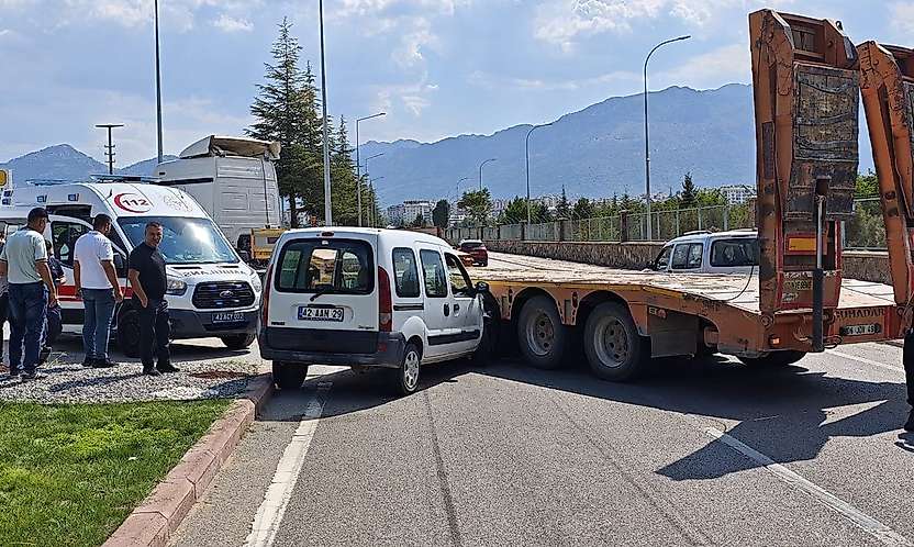 Konya'da korkutan kaza! Çekici ile hafif ticari araç çarpıştı