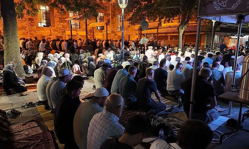 Konya'da Mevlid Kandilinde camiler doldu taştı