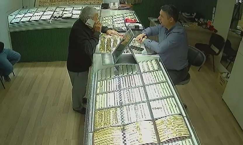 Konya'da sarrafın dikkati yaşlı adamı dolandırılmaktan kurtardı