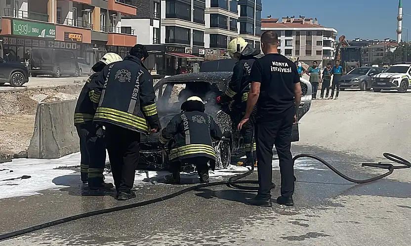 Konya'da seyir halindeki otomobil bir anda alev topuna döndü!