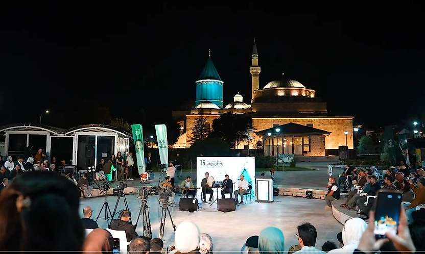 Konya'da şiir şöleni mest etti