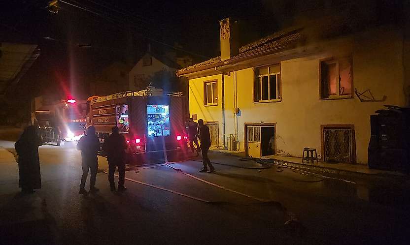Konya'da sobadan çıkan yangın evi hasara uğrattı