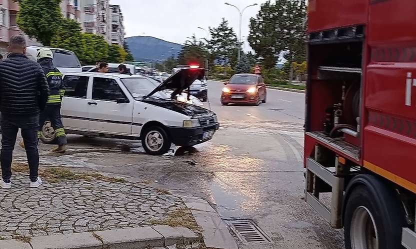 Konya'da trafikte yangın paniği! Otomobilden alevler yükseldi