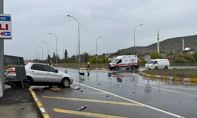 Konya'da traktör ve otomobil kazası paniğe neden oldu