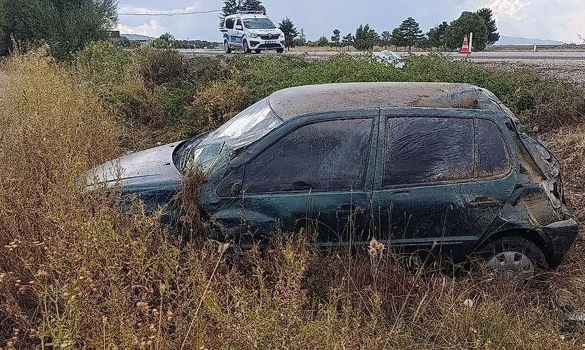 Konya'da yağmurlu yolda kayarak yoldan çıktı 1 yaralı