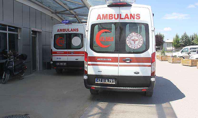 Konya'da yürekler ağza geldi! Motosikletten yola savruldu
