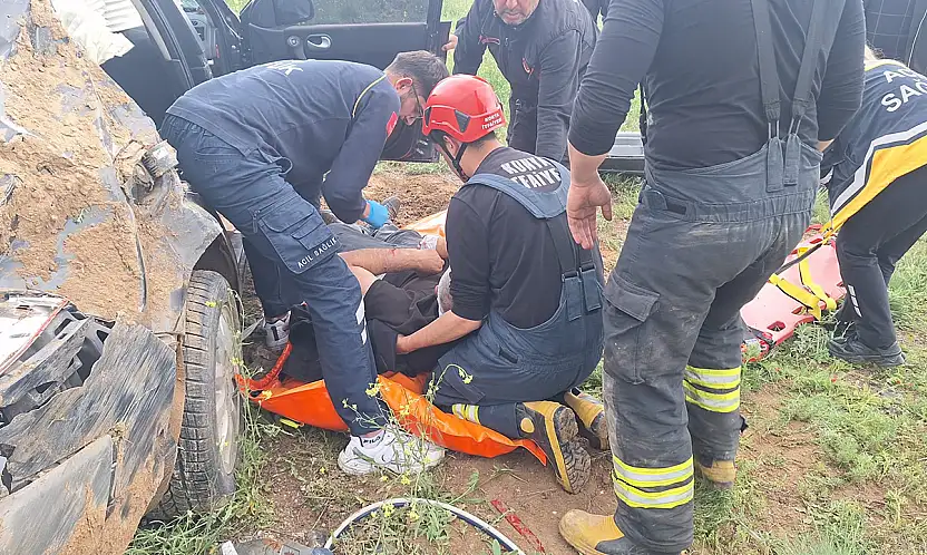 Konya'da yürekler ağza geldi!  Otomobil şarampole devrildi