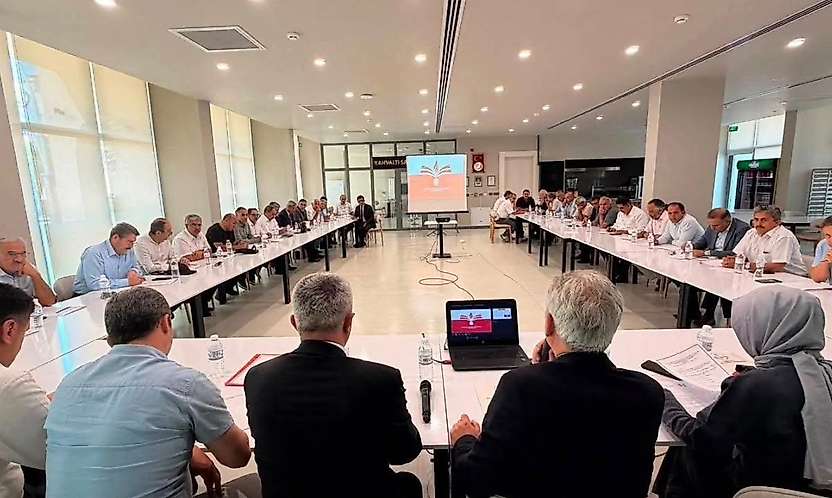 Konya'nın 31 ilçesi Karapınar'da eğitim için toplandı