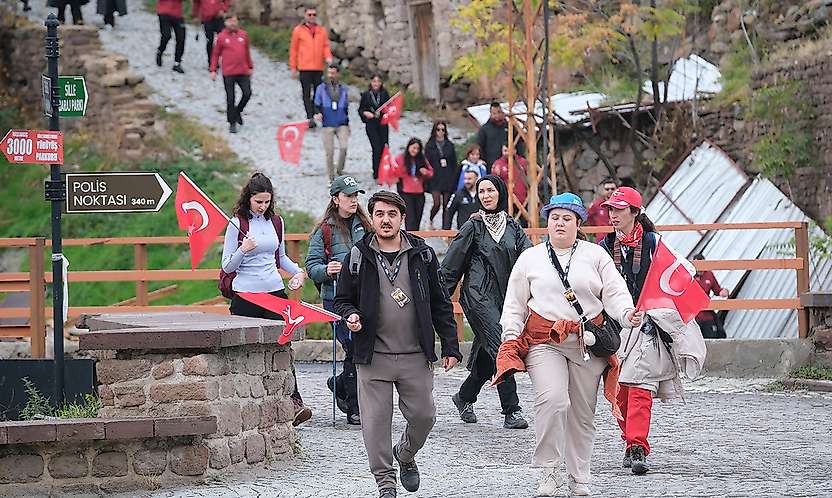 Konya Sille'de bayraklarla Cumhuriyet yürüyüşü gerçekleştirildi