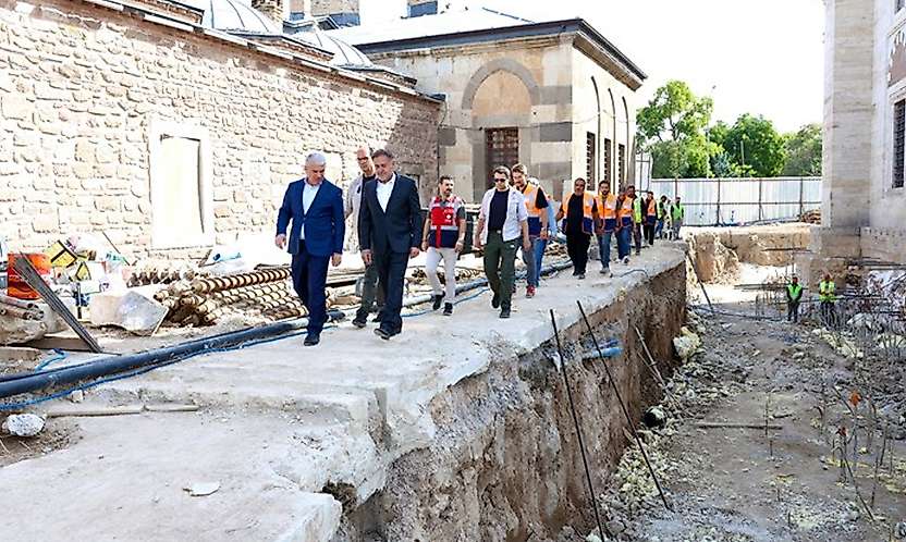 Konya Valisi Akın, Sultan Selim Camii'ndeki restorasyon çalışmasını inceledi