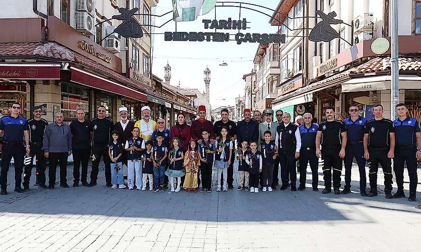 Konya zabıtasından 200. yıl kutlaması: Tarihi üniformalarla esnaf ziyareti