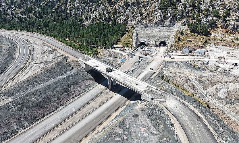 Konyalı Başkandan Alacabel Tüneli'nin bu kış ulaşıma açılacağı müjdesini
