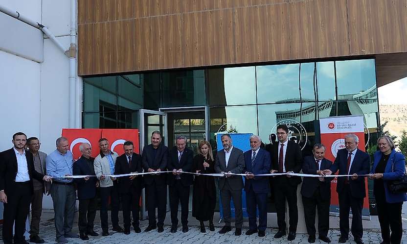 Konyalı gençlere NEÜ'de özel ofis