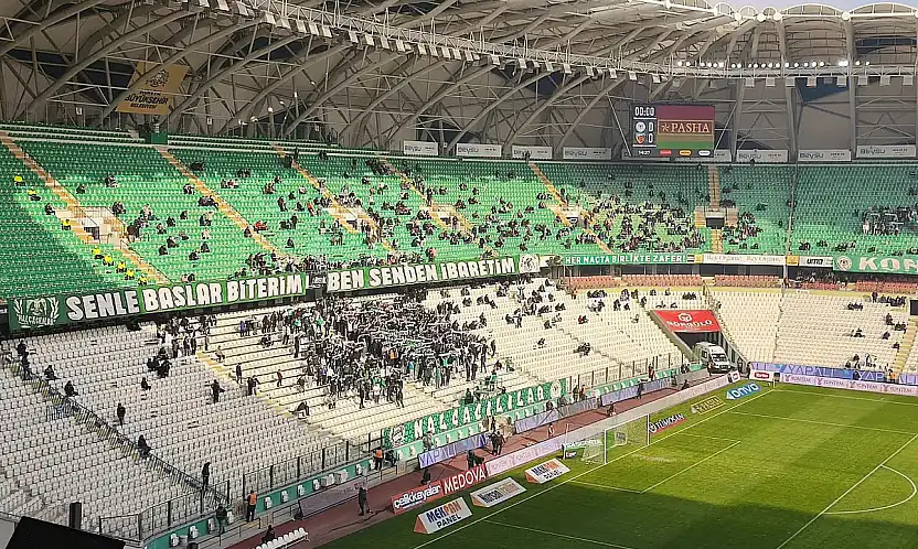 Konyaspor 3 üst tribünü kapattı