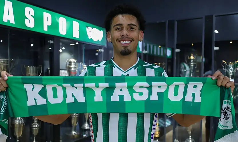 Konyaspor'un Brezilyalı stoperi imzayı attı