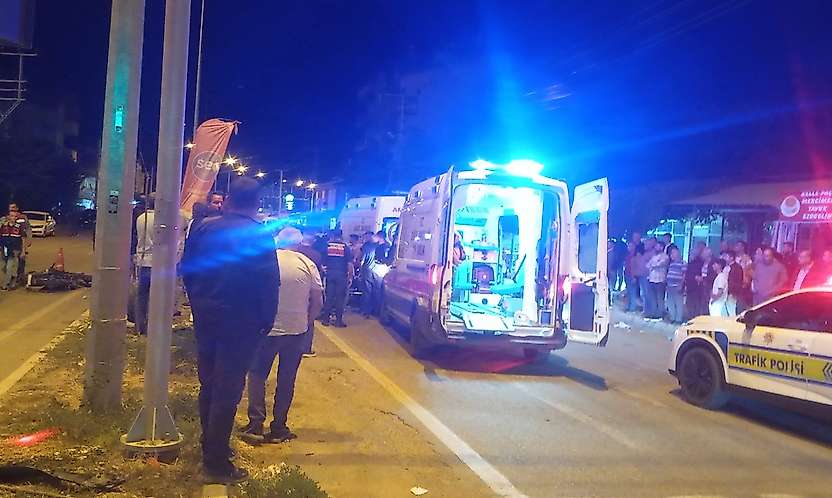 Otomobille çarpışan motosikletteki 2 kişi yaralandı