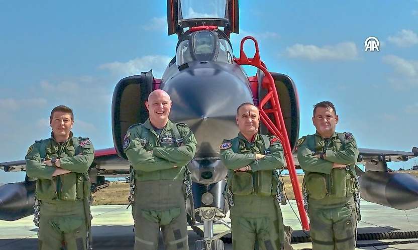 Türk ve İngiliz Generalleri Konya'da uçuş yaptı