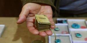 Allah'ın 99 ismini 3 santimetreye sığdırdı