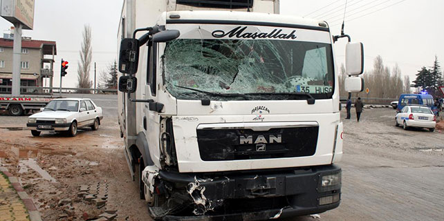 kamyon-minibuse-carpti-1-olu-5-yarali-2