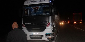 konyada-tirla-otomobil-carpisti-6-yarali