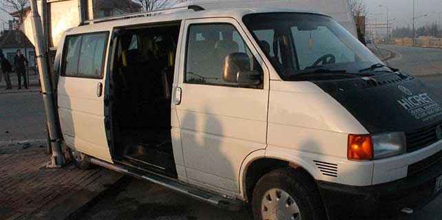 konyada-iki-minibus-carpisti-1-isci-yarali-2