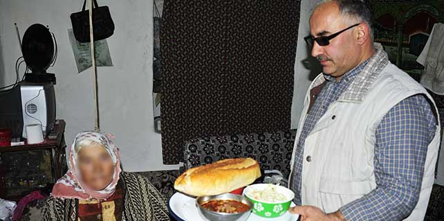 karaman-belediyesinden-ihtiyac-sahiplerine-yemek-hizmeti-3