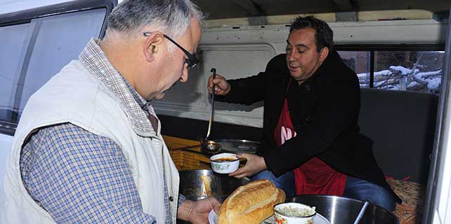 karaman-belediyesinden-ihtiyac-sahiplerine-yemek-hizmeti-1