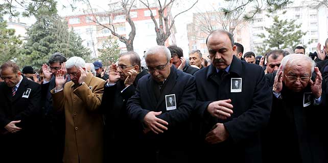 hayirsever-is-adami-kelesoglu-topraga-verildi-2