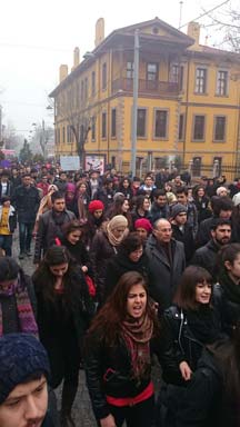 konyada-ozgecan-icin-yuruyus-yapildi-2