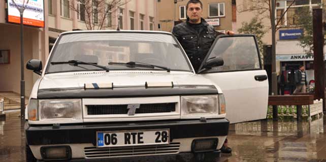 rte-plakali-94-model-arabaya-200-bin-lira-istiyor-2