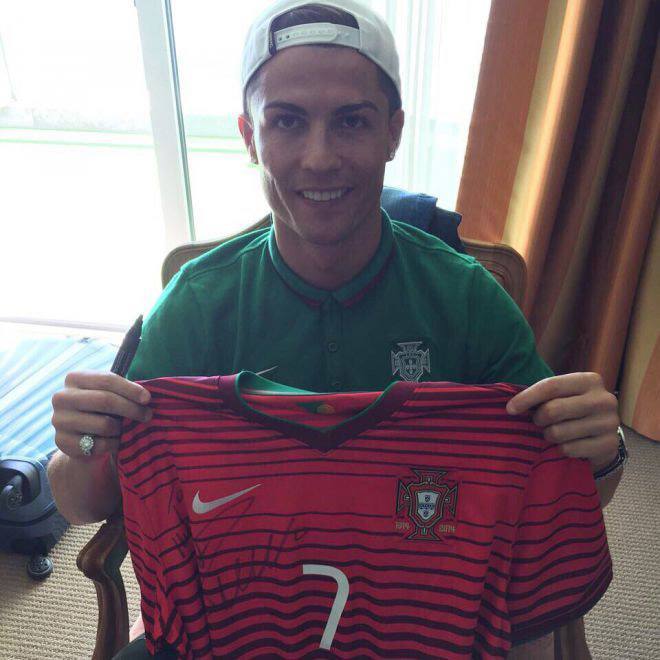 ronaldo-formasini-turkiyede-bakin-kime-gonderdi-3