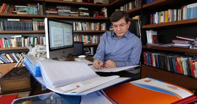 basbakan-ahmet-davutoglu-calisma-ofisinden-fotograf-paylasti-2