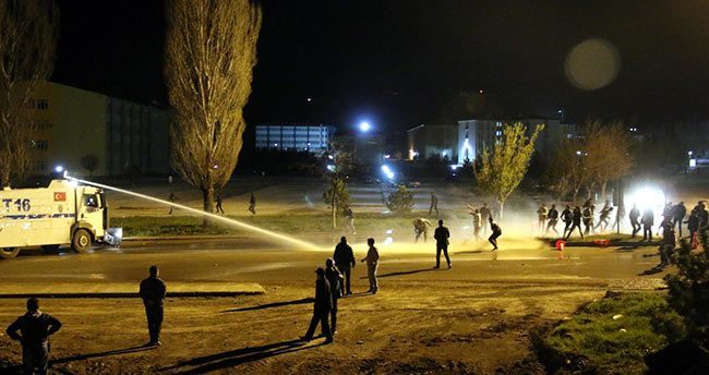 cumhuriyet-universitesinde-ogrenci-kavgasi-2
