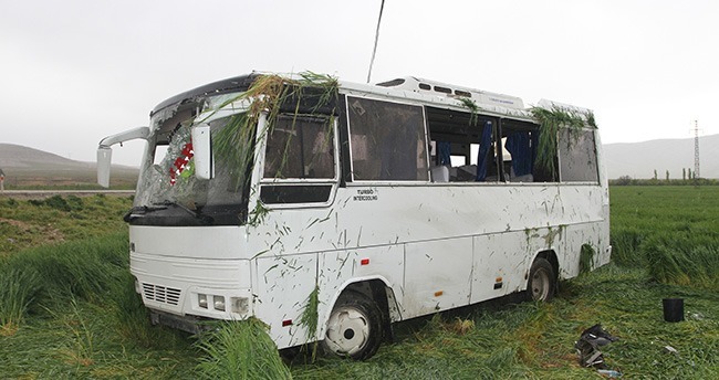 karamanda-isci-midibusu-devrildi-22-yarali-3