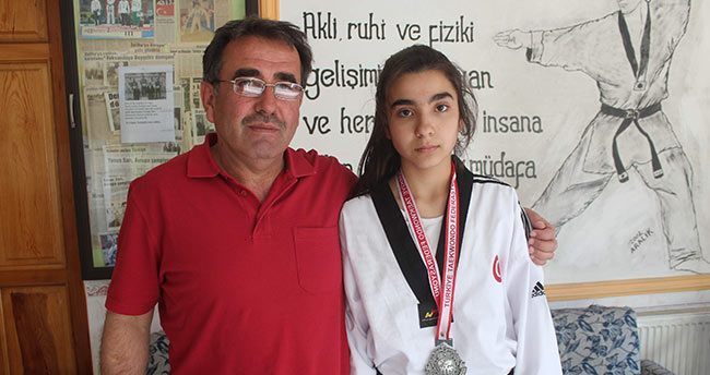 konyali-tekvandocunun-yildizi-parladi-2