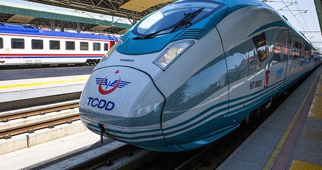 cok-yuksek-hizli-tren-setlerinin-ilki-seferine-basladi-2